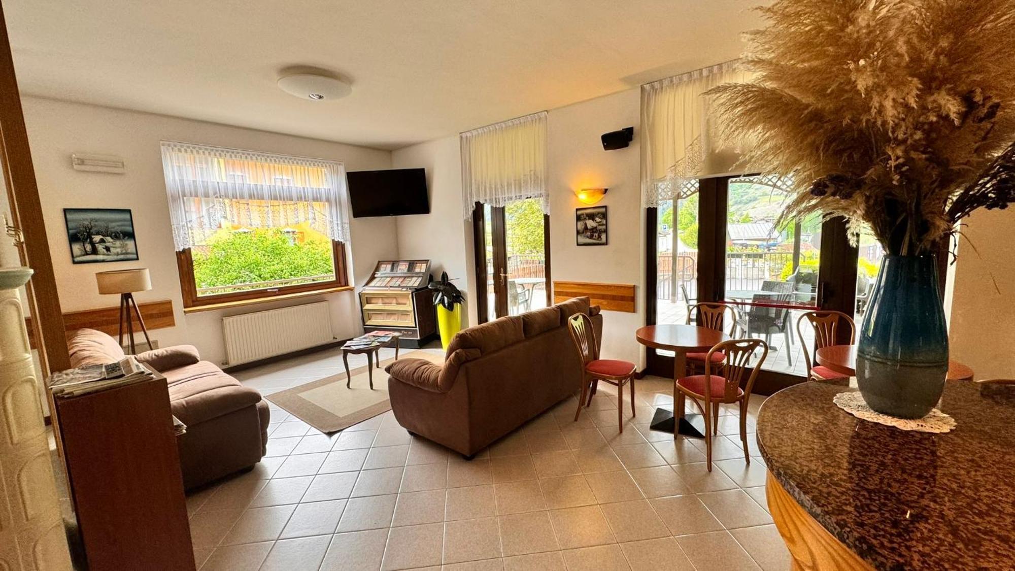 Albergo Stella Alpina Tenno Bagian luar foto