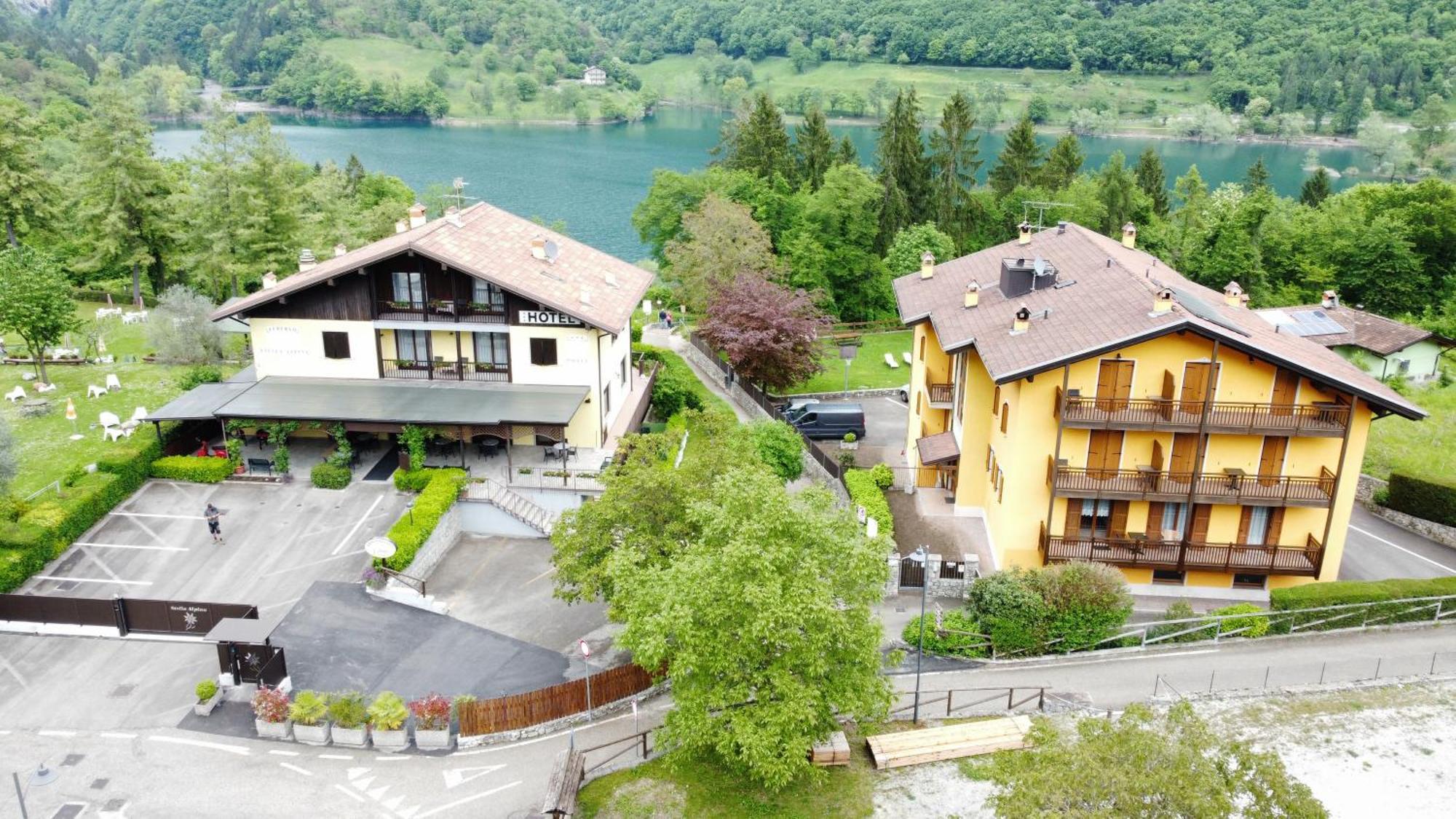 Albergo Stella Alpina Tenno Bagian luar foto