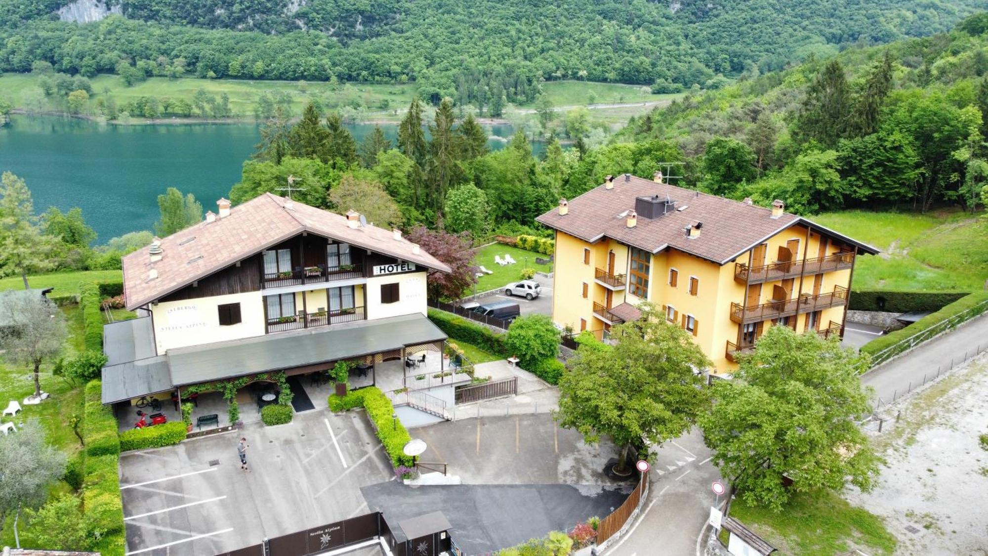 Albergo Stella Alpina Tenno Bagian luar foto