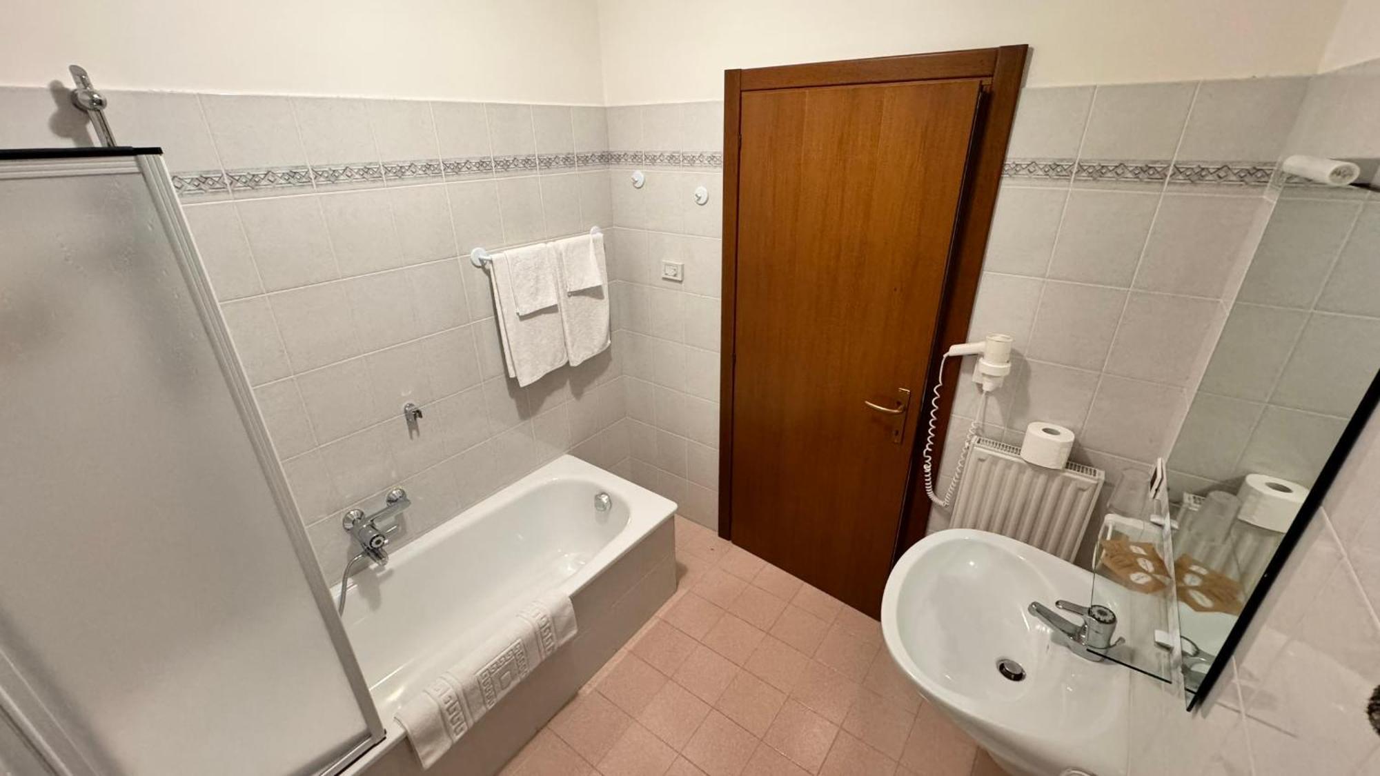 Albergo Stella Alpina Tenno Bagian luar foto